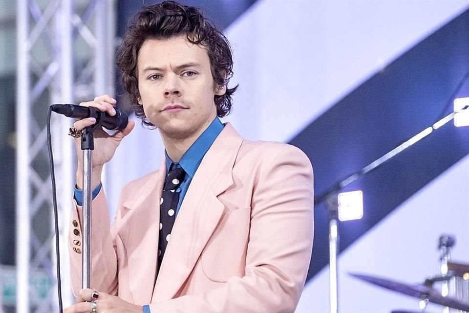 La casa de moda Gucci reclutó a Harry Styles y otros famosos para promocionar su campaña de bolsos Beloved.