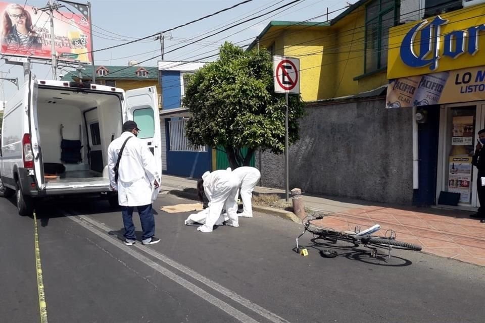 Paramédicos confirmaron la muerte de un ciclista sobre la Avenida 608, a la altura de la Colonia San Juan de Aragón IV sección.