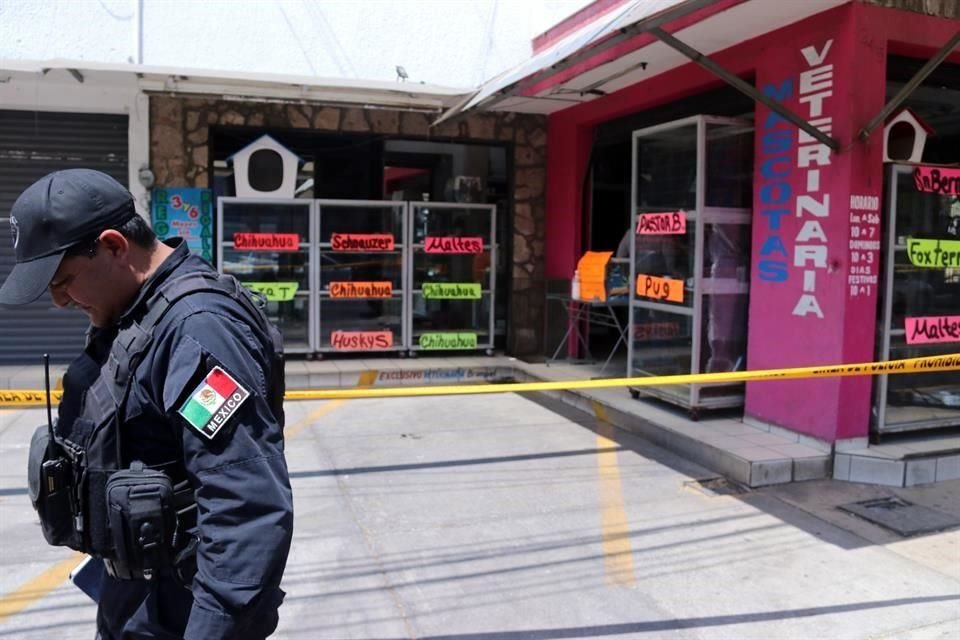 Un sujeto llegó a bordo de una motocicleta a una veterinaria de la Colonia San Juan de Dios, en Guadalajara, abrió fuego contra un trabajador y luego huyó.