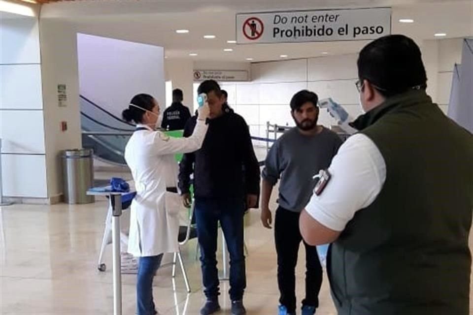 Si viajarás en avión en estas vacaciones, checa las medidas sanitarias contra Covid-19 que implementará el Aeropuerto de Guadalajara.