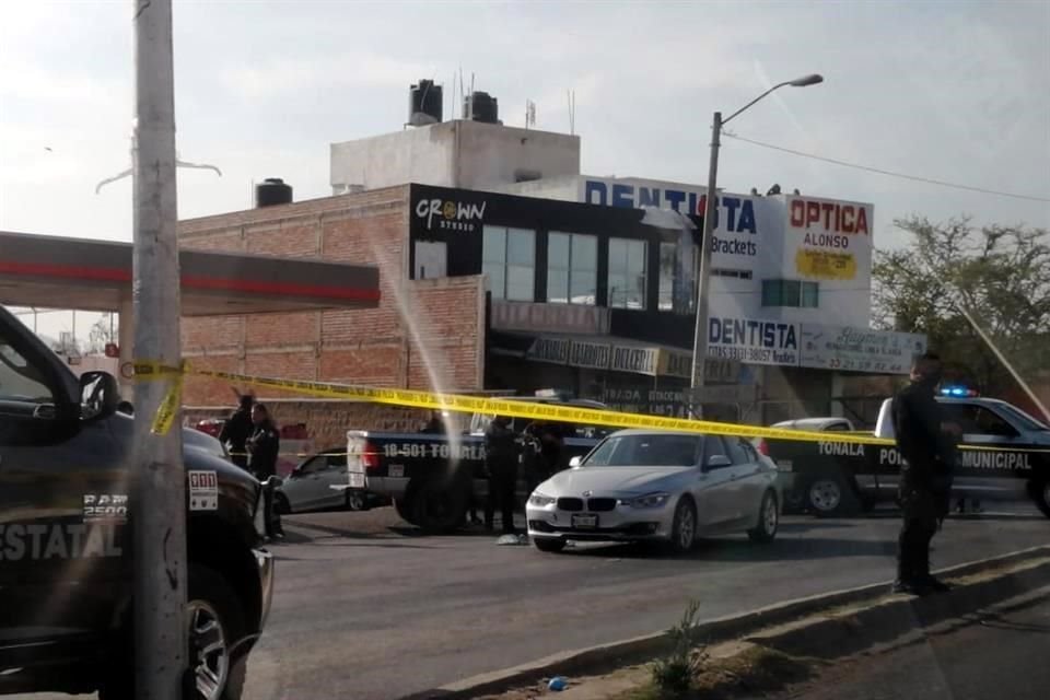 Un vehículo con impactos de bala fue localizado la mañana de este miércoles en calles de la Colonia Santa Paula, en Tonalá; el paradero del conductor se desconoce.
