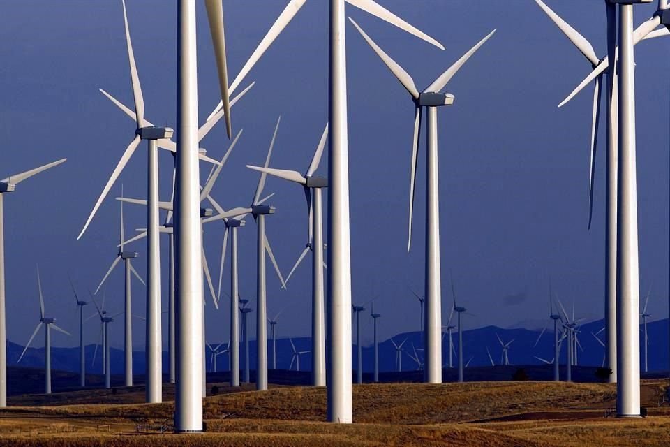 Para lograr ahorros por 1,600 mdd anuales, México necesita en los próximos cinco años que se incorporen 36 mil megawatts solares y 11 mil megawatts eólicos. 