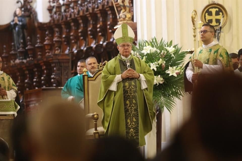 El Arzobispo de Guadalajara, Francisco Robles, presidirá la misa de las 12:00 horas en la Catedral.