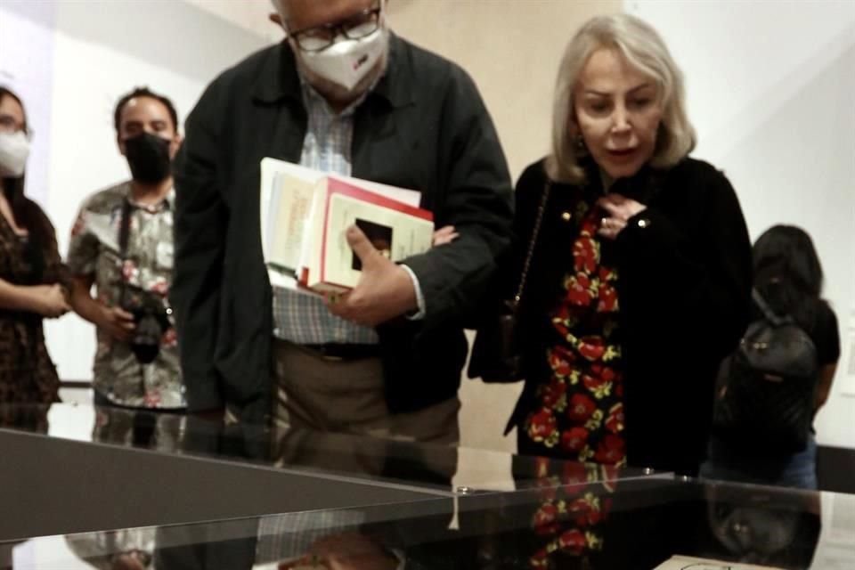 También se dio cita la periodista Silvia Lemus, viuda de Carlos Fuentes.