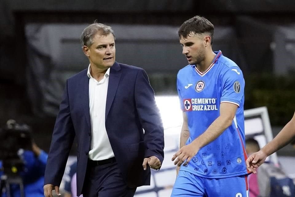 Diego Aguirre ve a Santiago Giménez como el goleador celeste.