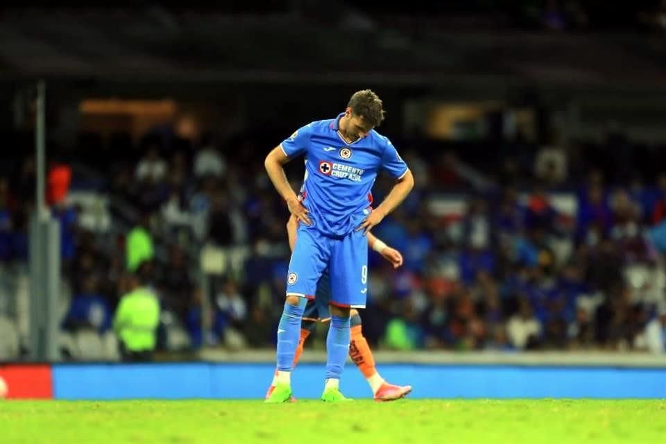 Santiago Giménez sale de Cruz Azul.