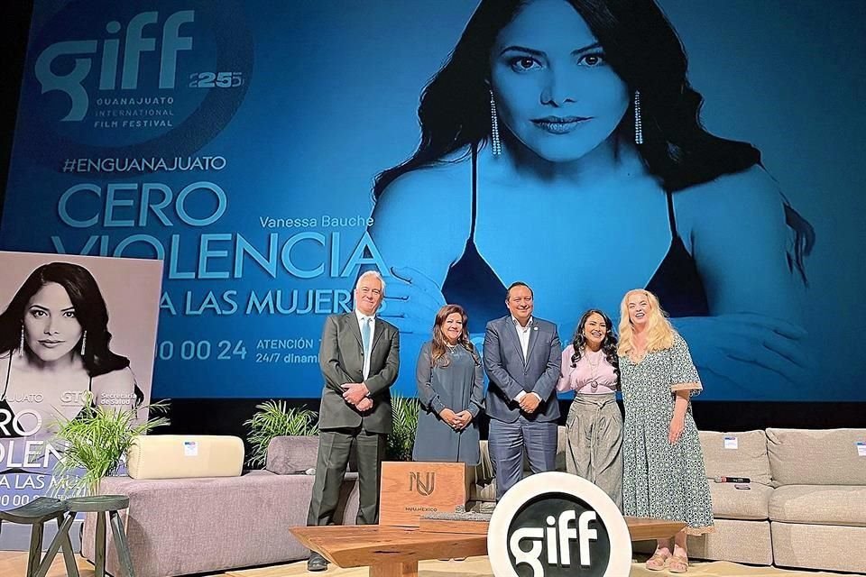 La actriz acudió al Festival Internacional de Cine de Guanajuato (GIFF) como imagen de la campaña de cero violencia contra la mujer.