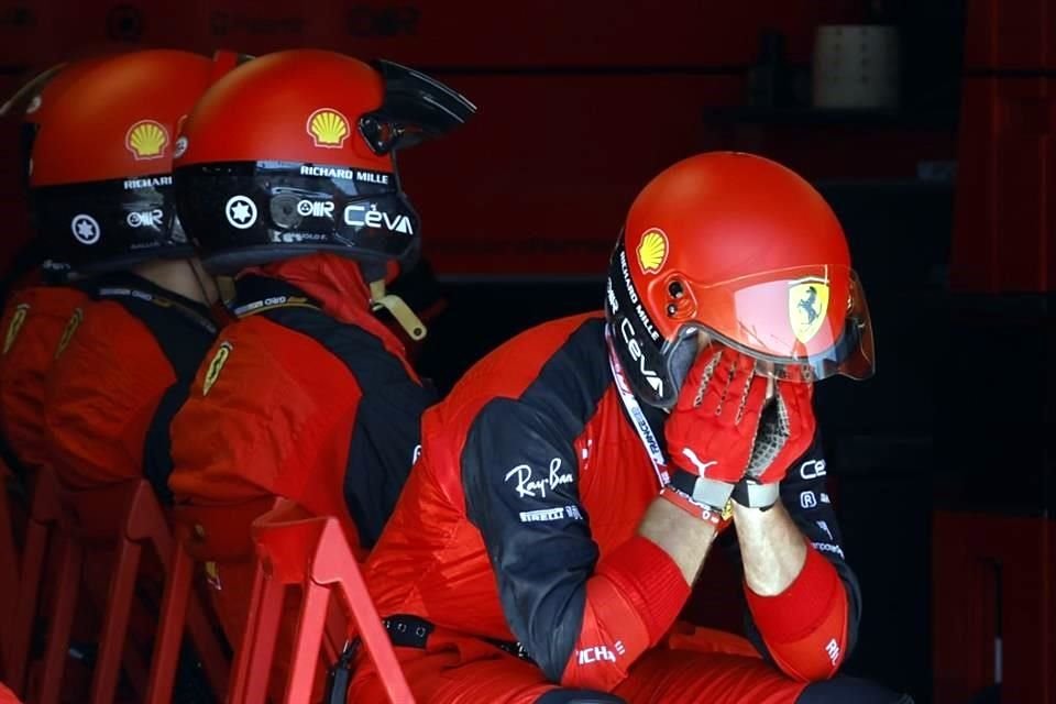 La gente de Ferrari desesperada.