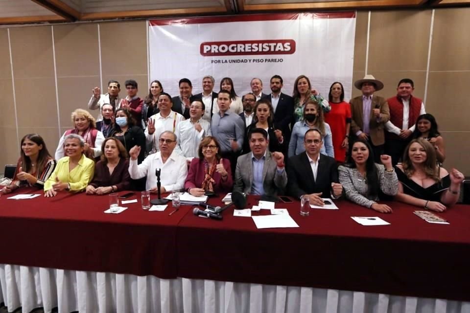 Los morenistas en conferencia de prensa.