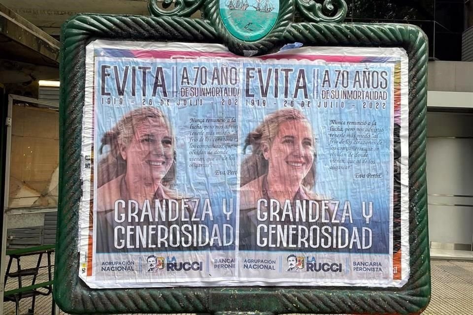 En la ciudad se percibe un ánimo celebratorio. La televisión local da eco desde hace unos días y en las calles hay anuncios de la serie y de los grandes logros de Evita.