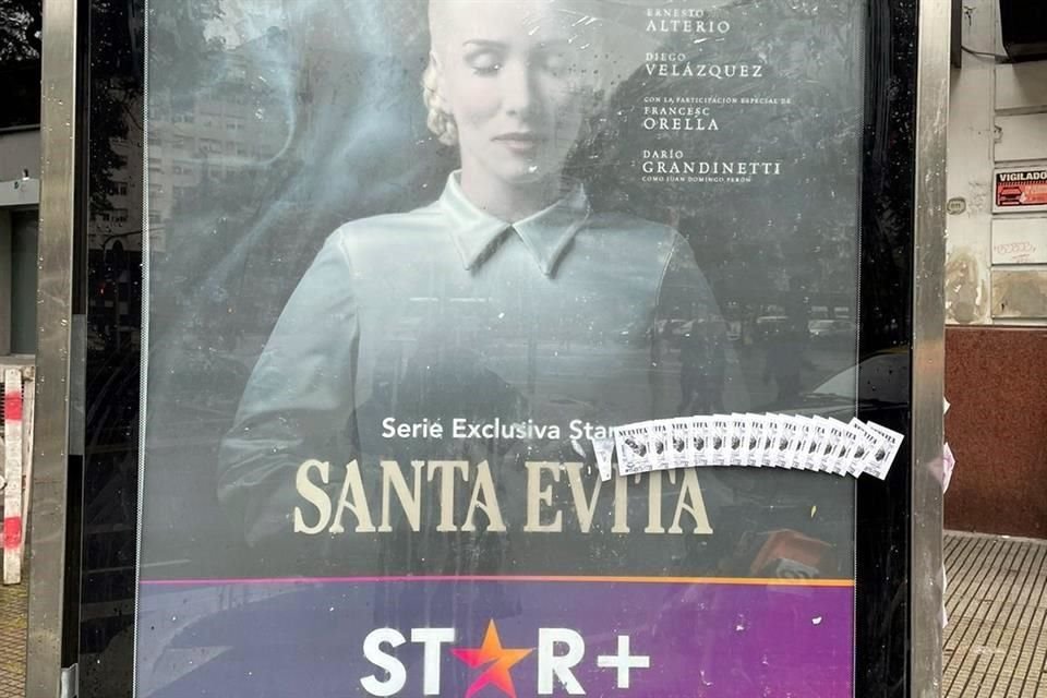 'Santa Evita' es un thriller de ficción sustentado en hechos verídicos.