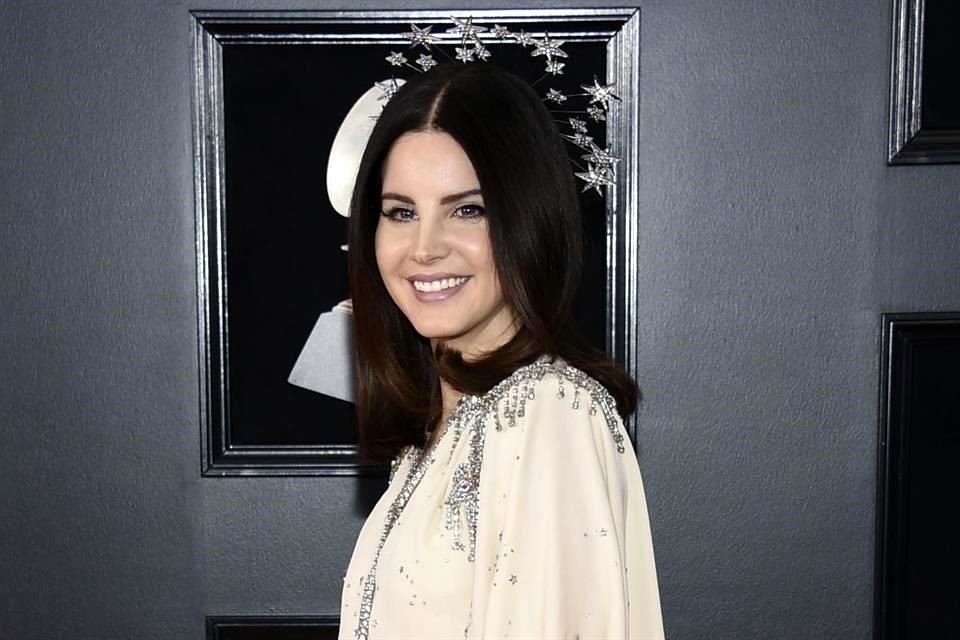 La cantante Lana del Rey obtuvo una orden de restricción temporal contra presunto acosador.