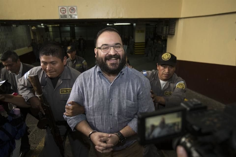 El ex Gobernador de Veracruz, Javier Duarte, ironizó desde prisión acerca de la captura del ex Fiscal Jorge Winckler al pedir a Dios que no le fabriquen delitos o lo torturen.