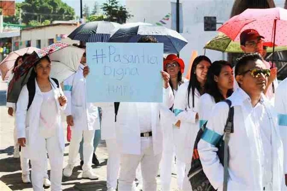 La marcha de médicos pasantes comenzará hoy a las 12:00 horas, en el Monumento a la Revolución y concluirá en el Zócalo, prevén los organizadores.