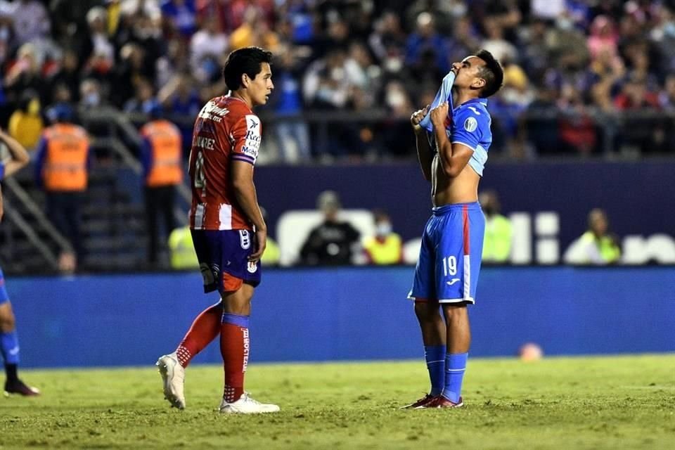 Cruz Azul sigue son encontrar la senda de la victoria.