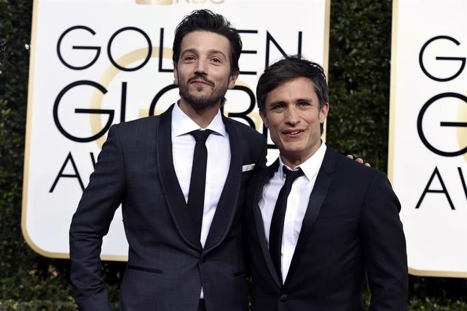 Los actores Gael García, y Diego Luna compartirán nuevamente créditos en la serie original de Hulu, 'La Máquina'.