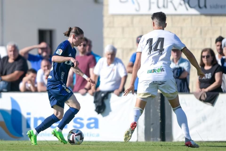 Marcelo Flores recibió aplausos en varias jugadas durante su primer juego con el Real Oviedo.