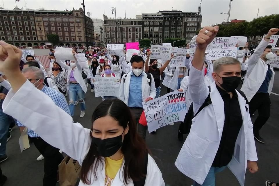 Los pasantes estarían bajo la supervisión de un médico contratado.