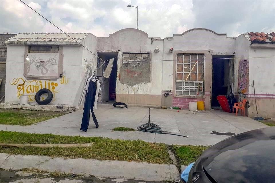Casas invadidas por paracaidistas tomaron por completo una de las privadas del Fraccionamiento Villas de la Hacienda.