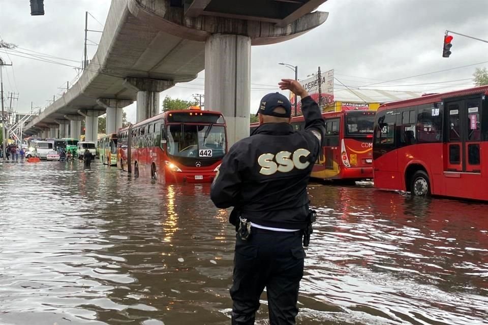 Las colonias más afectadas por las inundaciones de este miércoles son Arboledas, López Portillo, Zapotitlán, Santa Ana Poniente y La Conchita. 