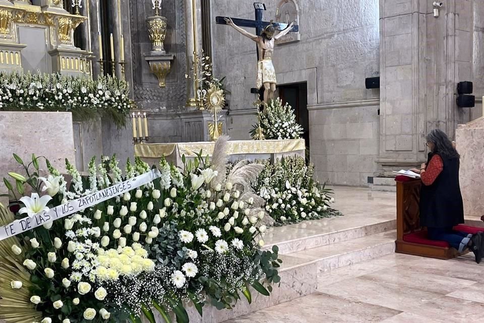 En la Parroquia de Nuestra Seora del Rosario, en Zapotlanejo, video muestra un supuesto milagro, en el cual late una hostia al interior de la custodia expuesta.