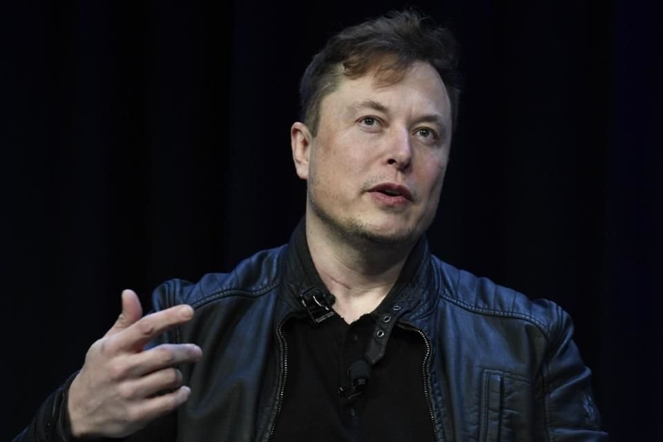 Elon Musk quiere que Nicole Shanahan, esposa del cofundador de Google, demande al Wall Street Journal tras acusaciones de romance.