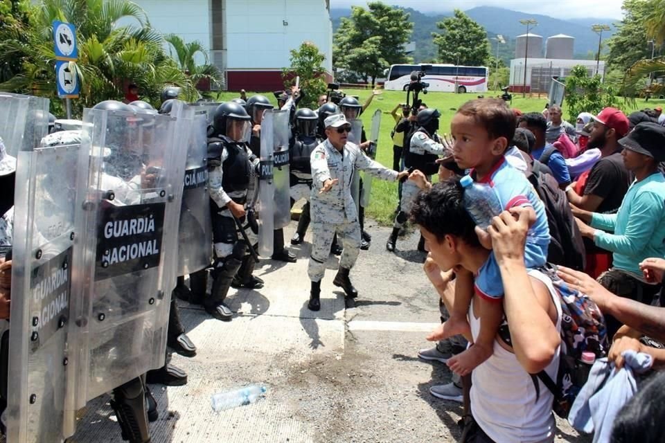 Activistas afirman que la falta de acceso a procesos migratorios hace que las personas recurran a las redes de tráfico.