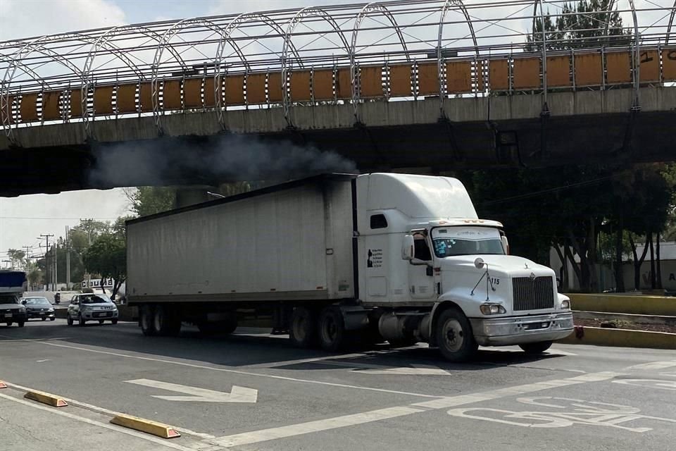 El Gobierno de la CDMX condonará parcialmente el pago de derechos de revista vehicular a transporte de carga público, mercantil y privado.