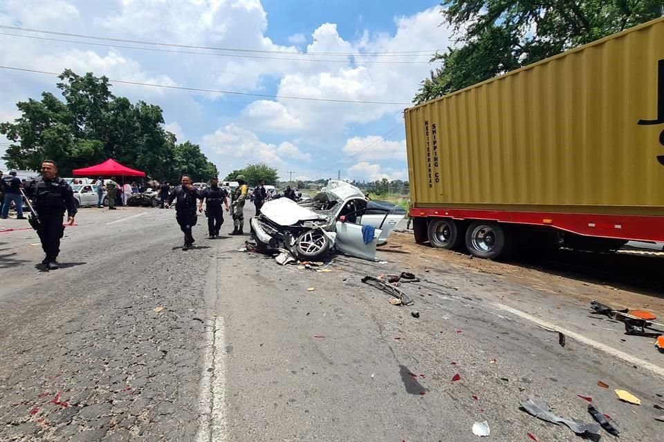 A vecinos del Corredor López Mateos les preocupa el alza de percances con transporte de carga pesada. 