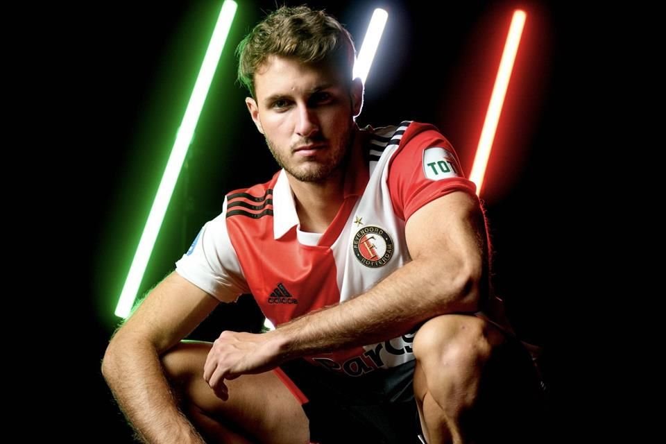 Santiago Giménez llega al Feyenoord de la Eredivisie.