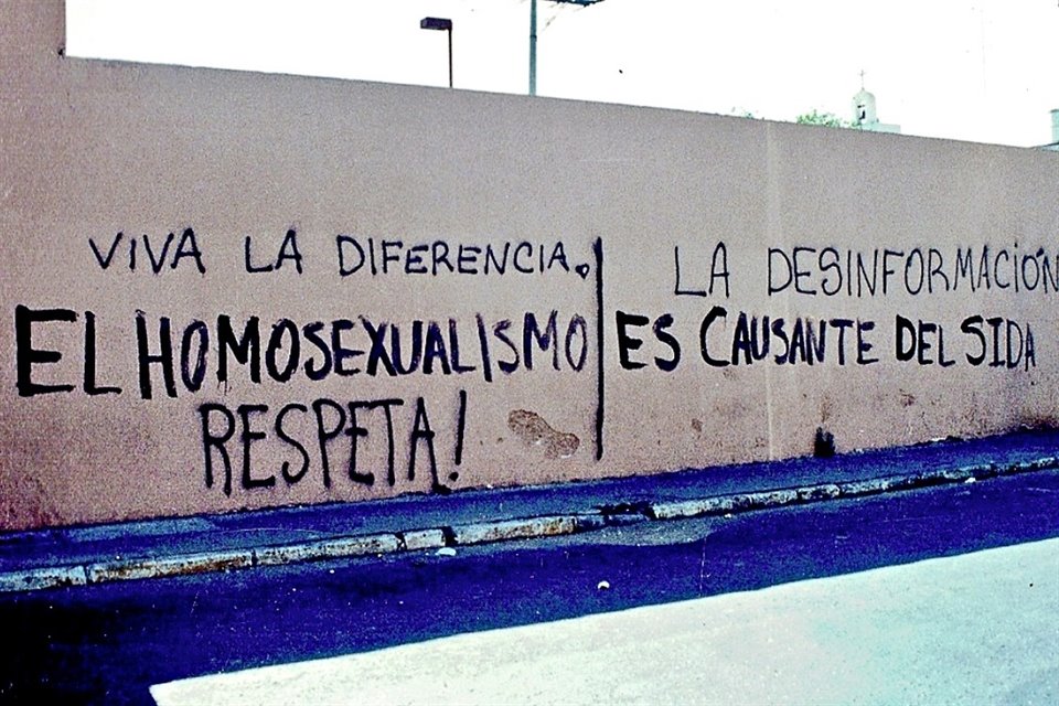 Pintas para evitar el congreso de la ILGA intervenidas por la comunidad LGBT, en 1991.