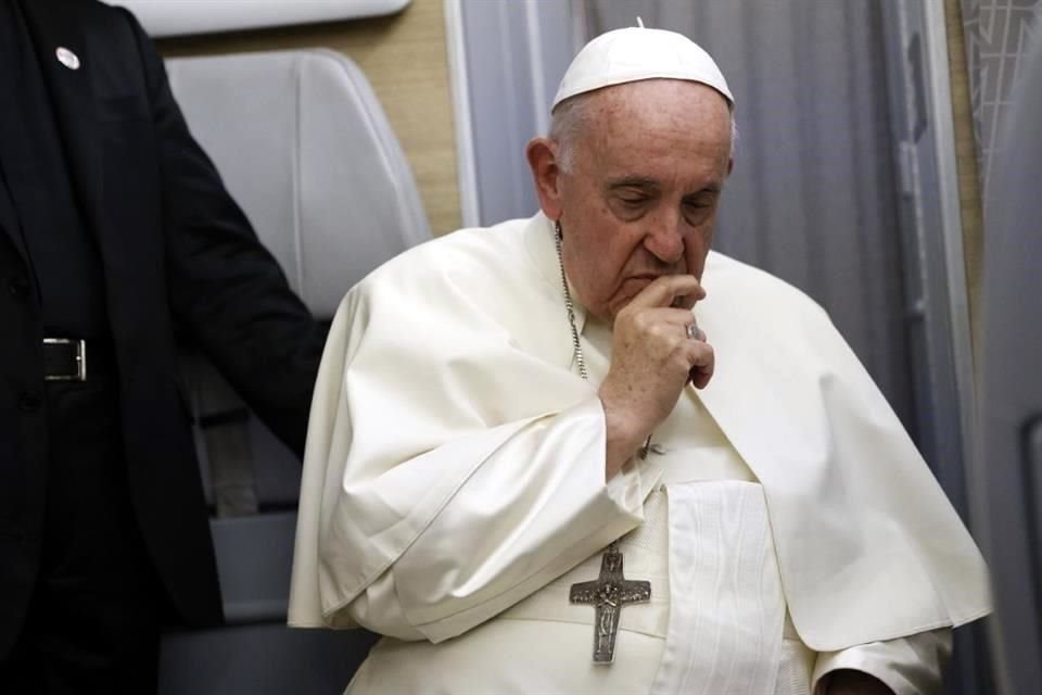 El Papa Francisco culminó ayer una gira de una semana por Canadá. A bordo del avión papal, dijo que cree que debe 'limitarse' un poco en estos esfuerzos.