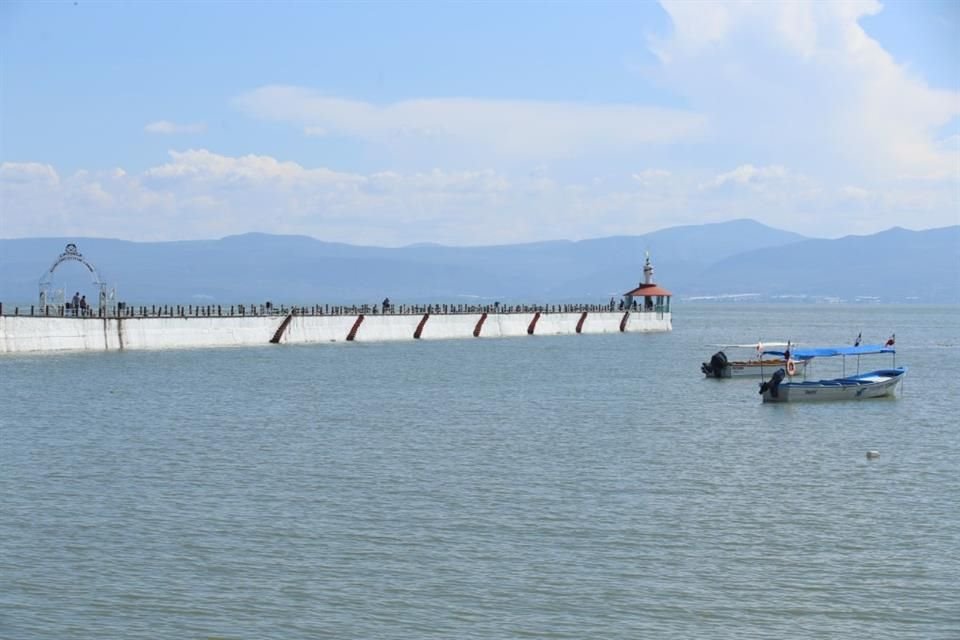De acuerdo con datos publicado por la Comisión Estatal del Agua, del 25 al 29 de julio, el Lago de Chapala ha recuperado cuatro centímetros.