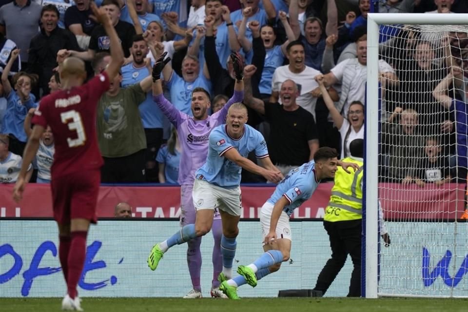 Julián Álvarez se estrenó con el Manchester City.