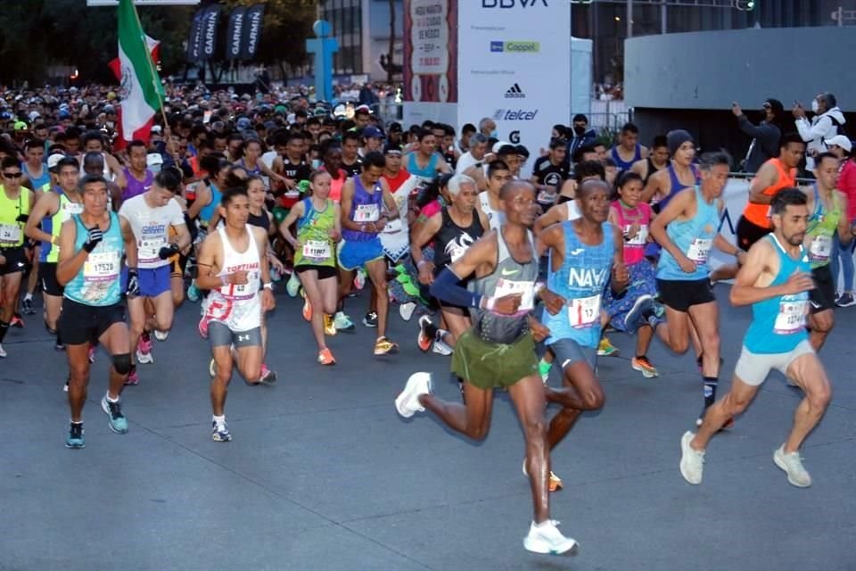 Con gran ánimo y esfuerzo se realizó el Medio Maratón de la CDMX 2022. Checa las mejores fotos del evento.