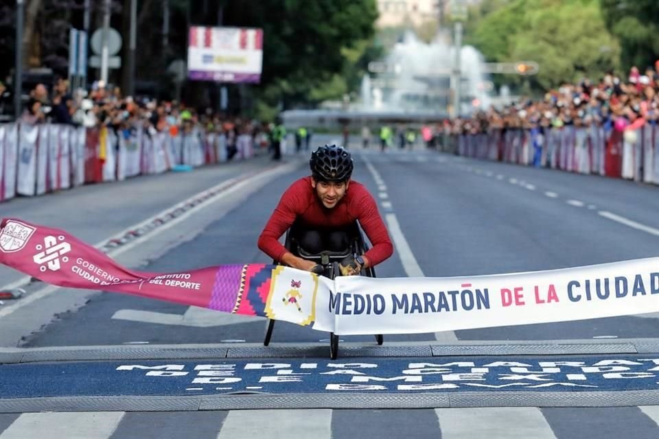 Con gran ánimo y esfuerzo se realizó el Medio Maratón de la CDMX 2022. Checa las mejores fotos del evento.