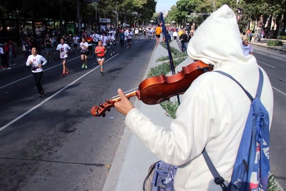 Con gran ánimo y esfuerzo se realizó el Medio Maratón de la CDMX 2022. Checa las mejores fotos del evento.