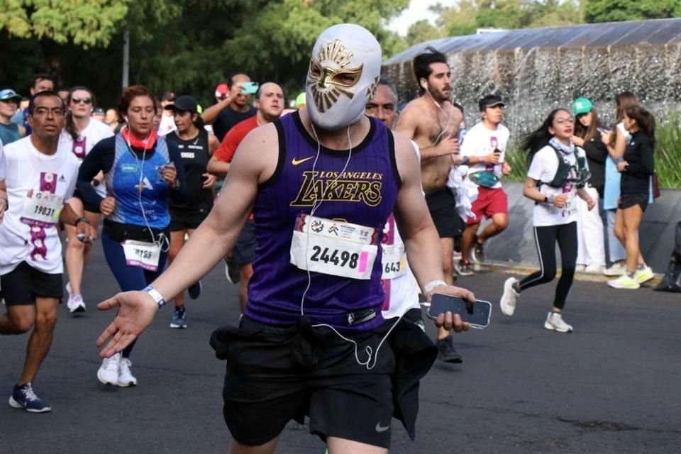 Con gran ánimo y esfuerzo se realizó el Medio Maratón de la CDMX 2022. Checa las mejores fotos del evento.