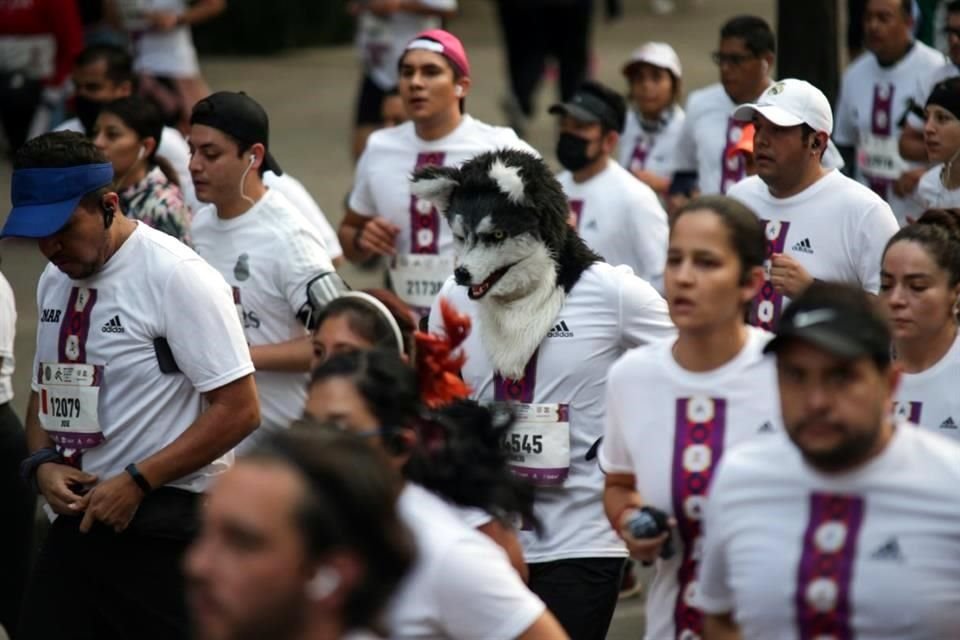 Con gran ánimo y esfuerzo se realizó el Medio Maratón de la CDMX 2022. Checa las mejores fotos del evento.