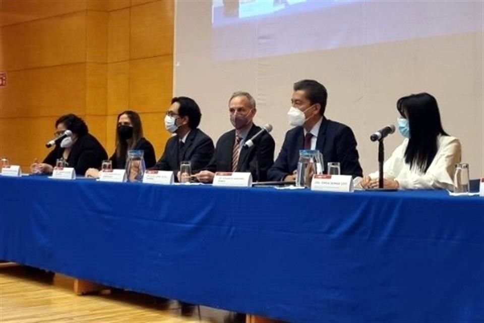 El director del INSP, Eduardo Lazcano, y el subsecretario Hugo López Gatell, participaron en la presentación.