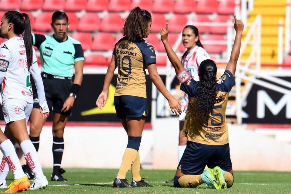 Marilyn Díaz puso el primero para las universitarias.