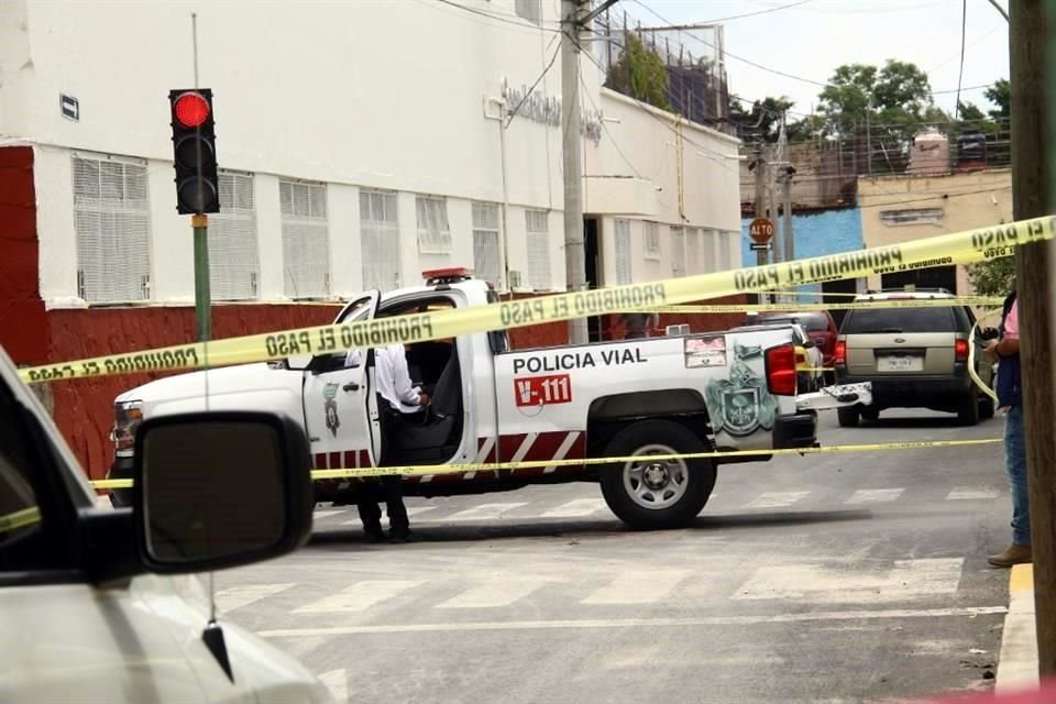 Un motociclista murió este martes tras impactarse contra el conductor de una camioneta, cuando circulaba en calles de la Zona Centro de GDL.
