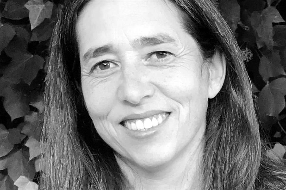Escritora Paula Farias, autora de la novela 'Fantasmas Azules'.