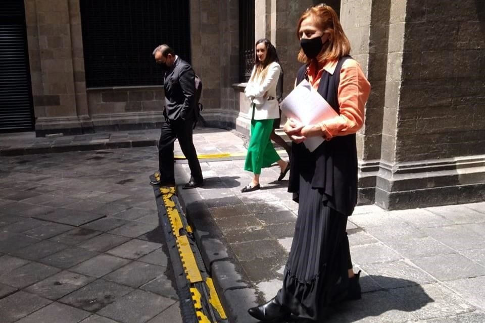 La Secretaría de Economía, Tatiana Clouthier, fue abordada en Palacio Nacional.