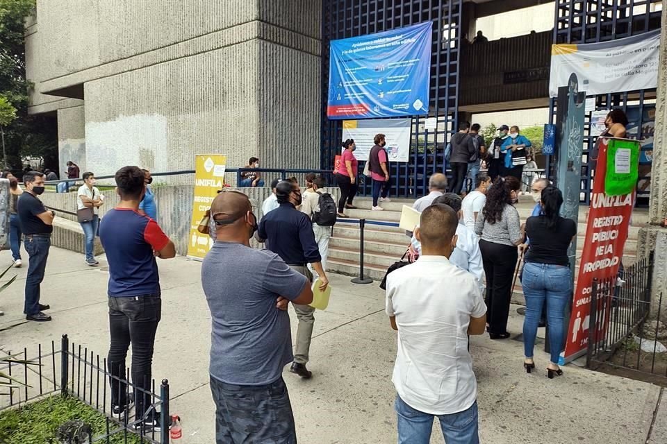 Aspectos de las oficinas del Registro Público de la Propiedad en Guadalajara.