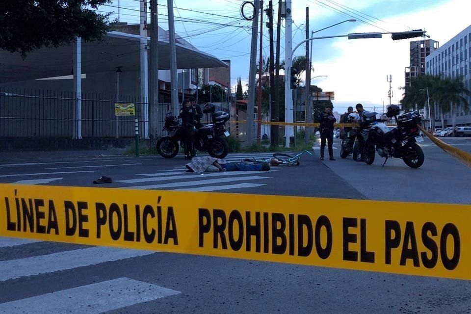 Una pipa embistió al ciclista y le quitó la vida.