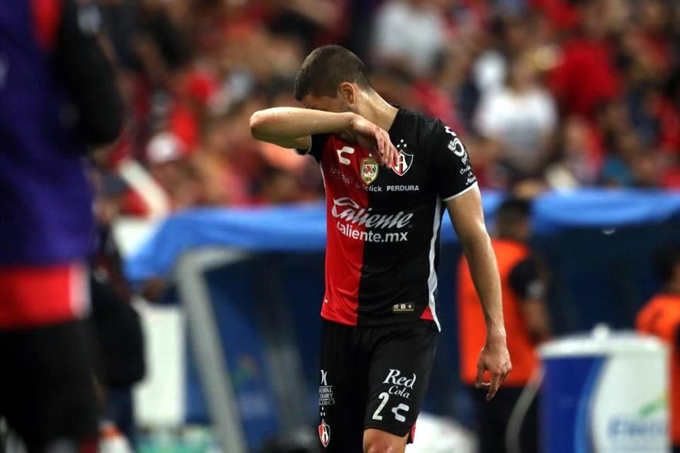 Las cosas no comenzaron bien para el bicampeón, pues al minuto 35 el capitán Martín Nervo fue expulsado.