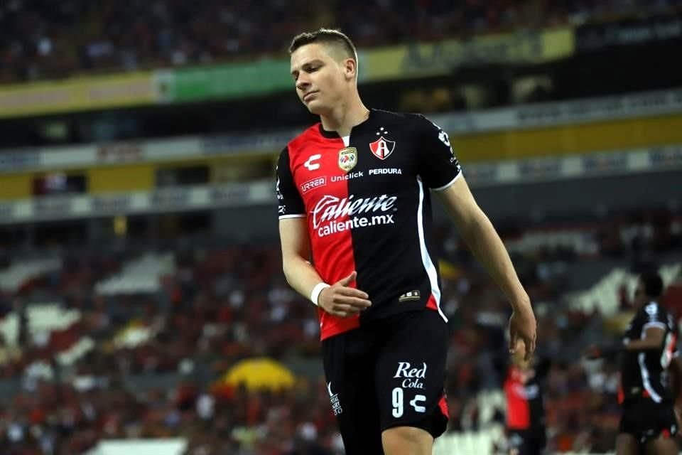 A Julio Furch le ha costado encontrar el ritmo tras estar fuera en los primeros partidos del torneo, y para la segunda mitad fue relevado por Alberto Ocejo.