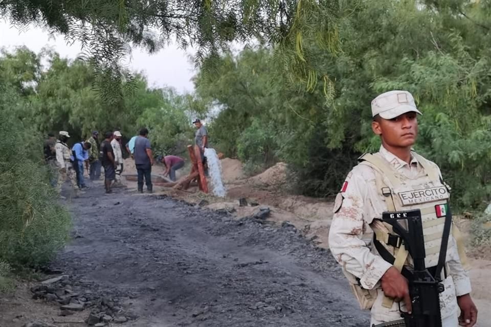 El equipo de buzos no ha podido operar por el nivel del agua.