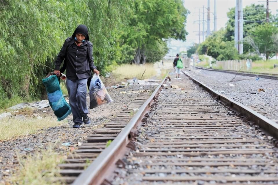 El secretario general del Gobierno de Jalisco, Enrique Ibarra, tendrá que enviar al Congreso del Estado un informe sobre las acciones que se realizan en la entidad a favor de los migrantes.